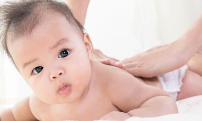 Jak bezpiecznie oklepywać plecy u dzieci?